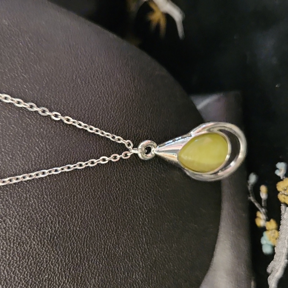 Paparazzi Just Drop It Green Necklace